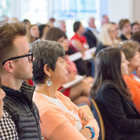 Thumb_crowd_attentive